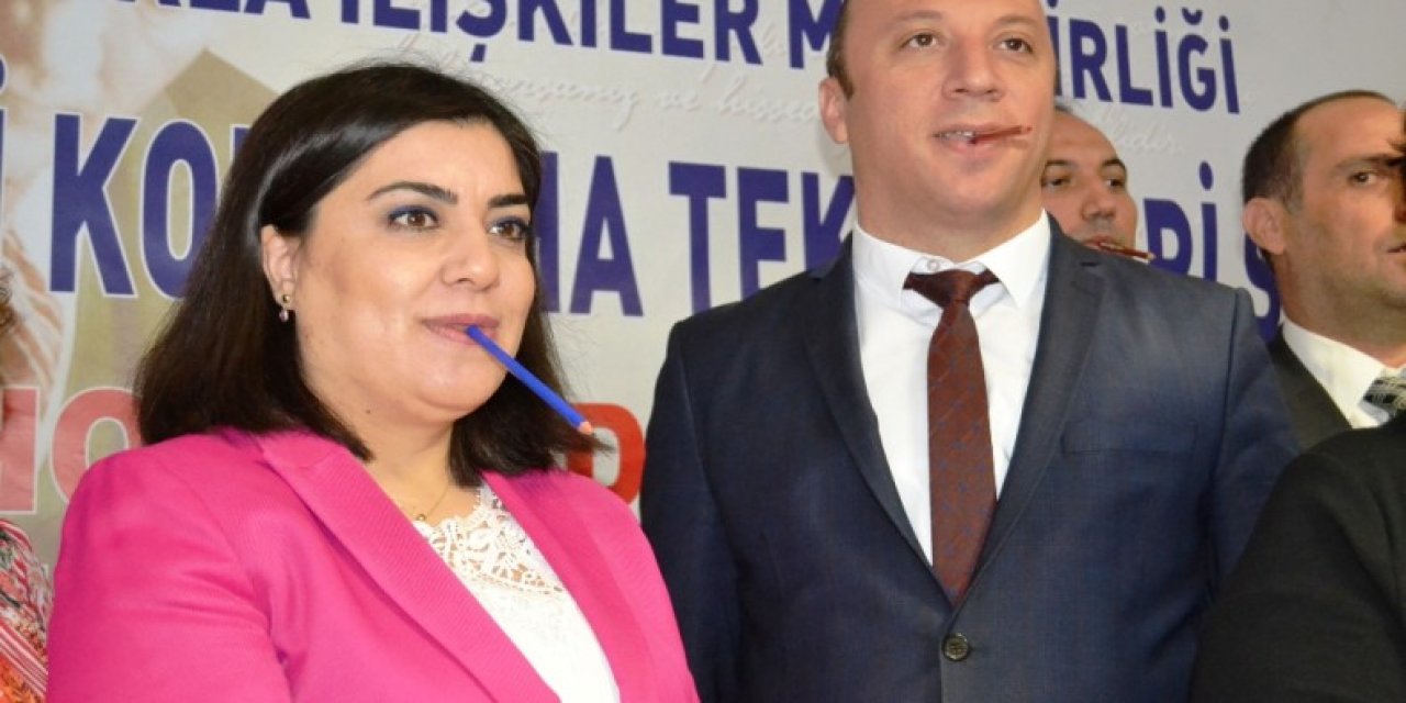 Muhalefete Selam Çakan Eşi FETÖ'den İhraç Olan Birinin MEB Bakanlık Makamında Ne İşi Var?