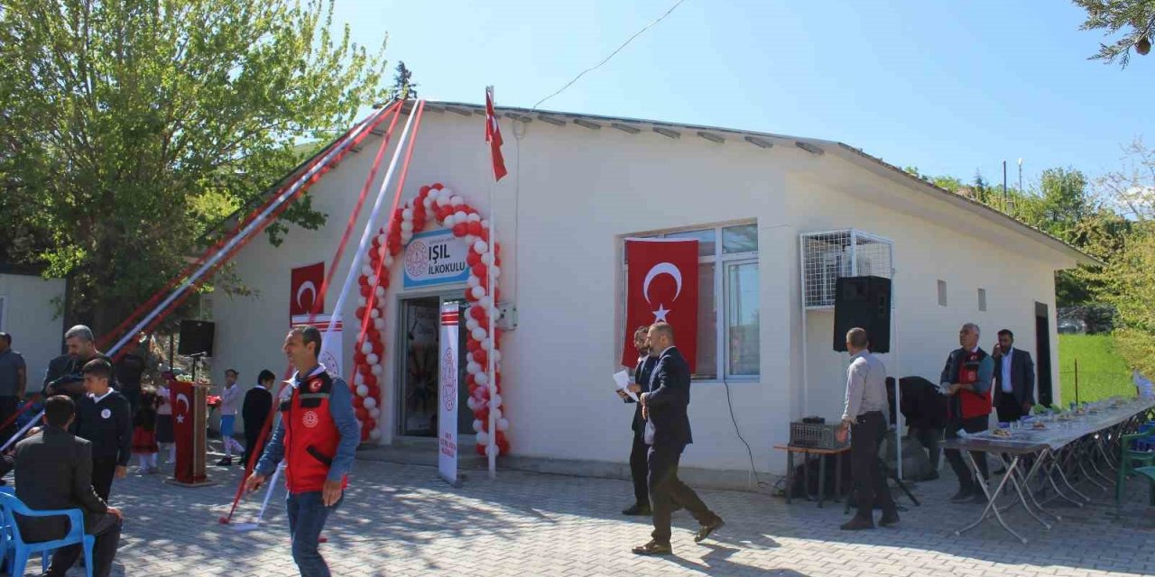 Emekli İkramiyesiyle Köy Okulu Yaptırdılar