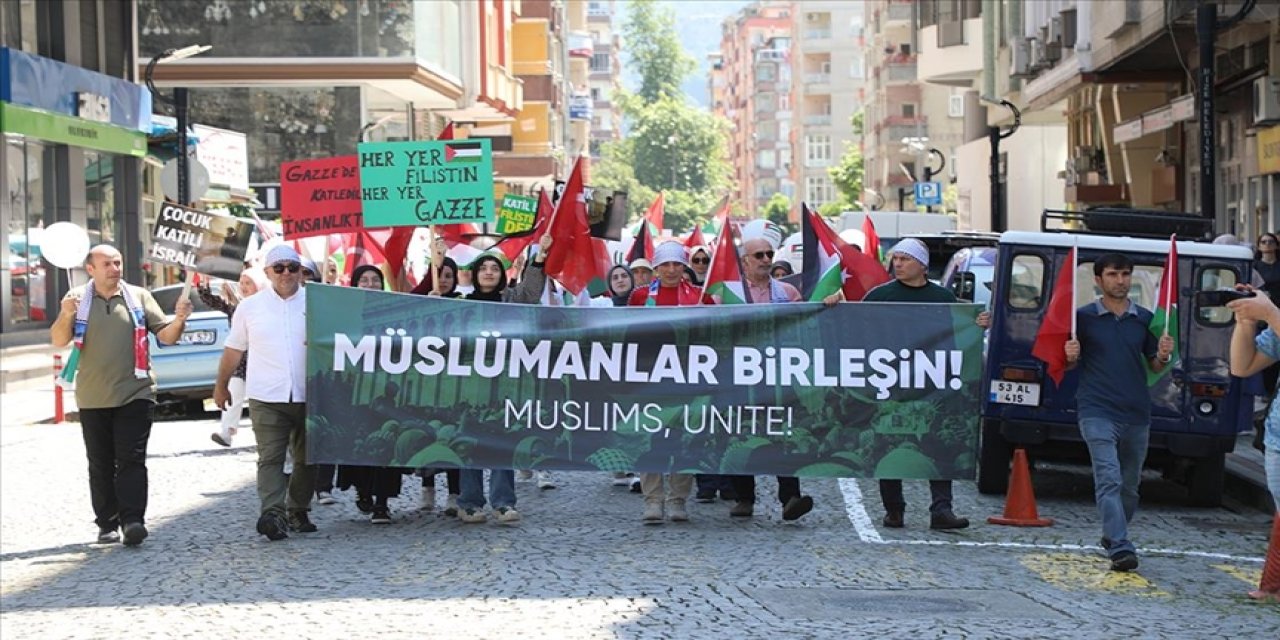 Öğretmen ve öğrenciler "sessiz yürüyüş"le İsrail'i protesto etti