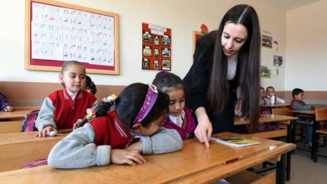 İkili Eğitim Yapan Okullarda Ders Süresi Tartışması: İzmir'de 30 Dakikalık Ders Sıkıntısı