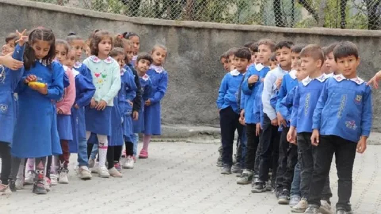 Öğrencilerin kılık ve kıyafet yönetmeliği değişti: Yeni düzenleme resmî gazete ‘de yayınlandı…