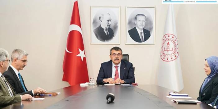 Bakan Yusuf Tekin, Bakan Yardımcısı Nazif Yılmaz'ın Üzerini Çizdi.